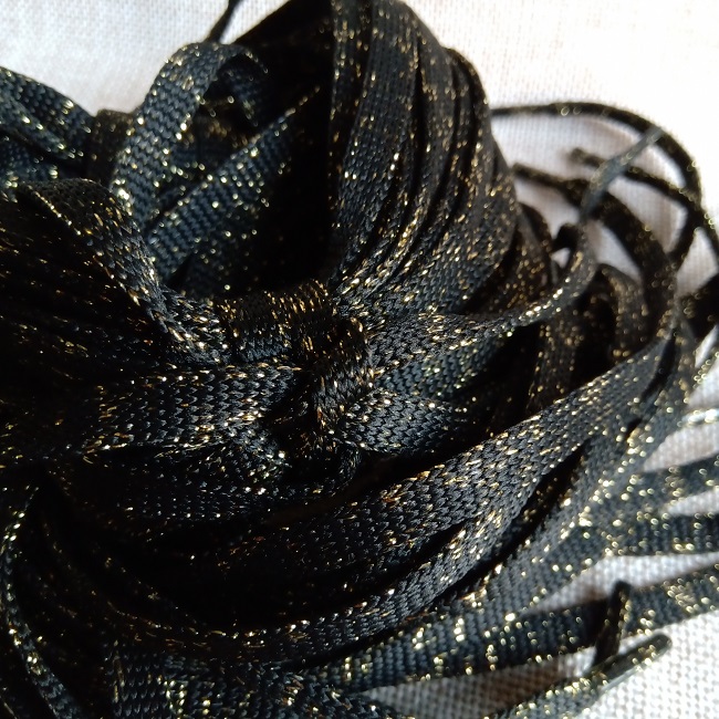 Шнурки плоскі з люрексом, 6 мм, 100 см., чорні/золото.