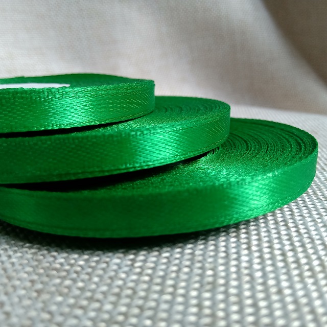 Атласна стрічка 6 мм., зелена.