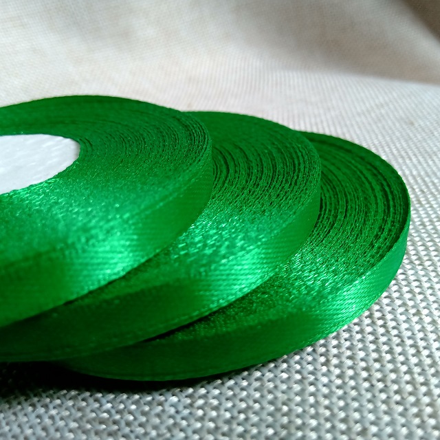 Атласна стрічка 6 мм., зелена.