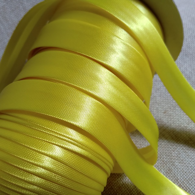 Коса бейка атлас, 15 мм, жовтий (012)