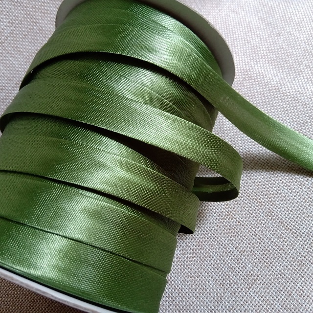 Коса бейка атлас, 15 мм, зелений хакі (128)