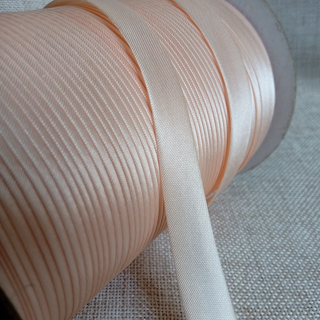 Коса бейка атлас, 15 мм, світло-персиковий (001-2)