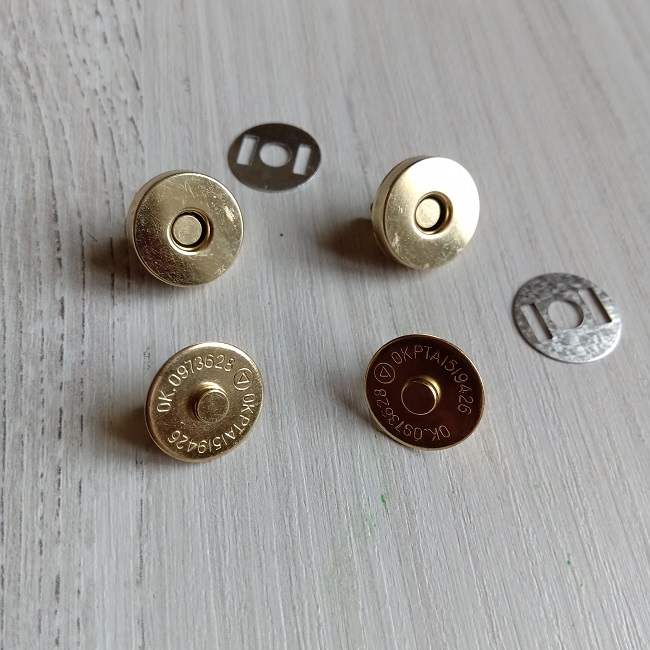Кнопка-магніт 14 мм, золото.