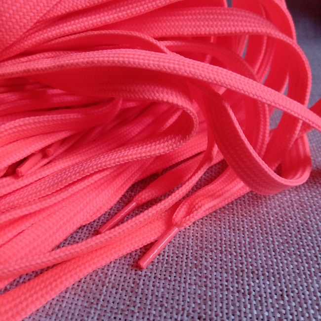 Шнурок плоский 10 мм, 100 см., яскраво-рожевий.