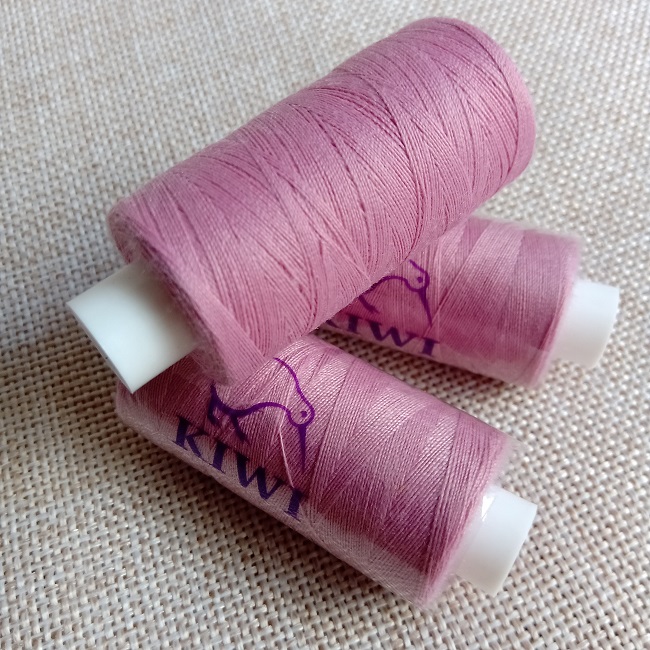 Нитка швейна Kiwi 40/2 400 ярд., пудрово-рожева (153)