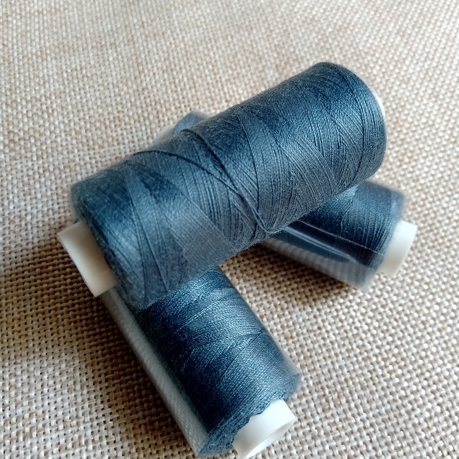 Нитка швейна Kiwi 40/2 400 ярд., сіро-блакитний (312)