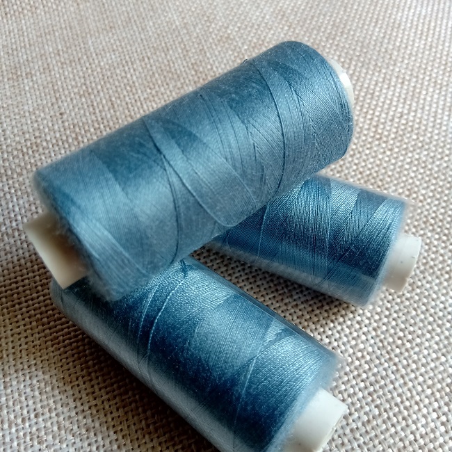 Нитка швейна Kiwi 40/2 400 ярд., сіро-блакитний (307)