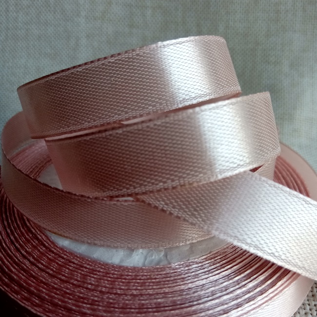 Атласная лента 12 мм., розовая пудра (1).