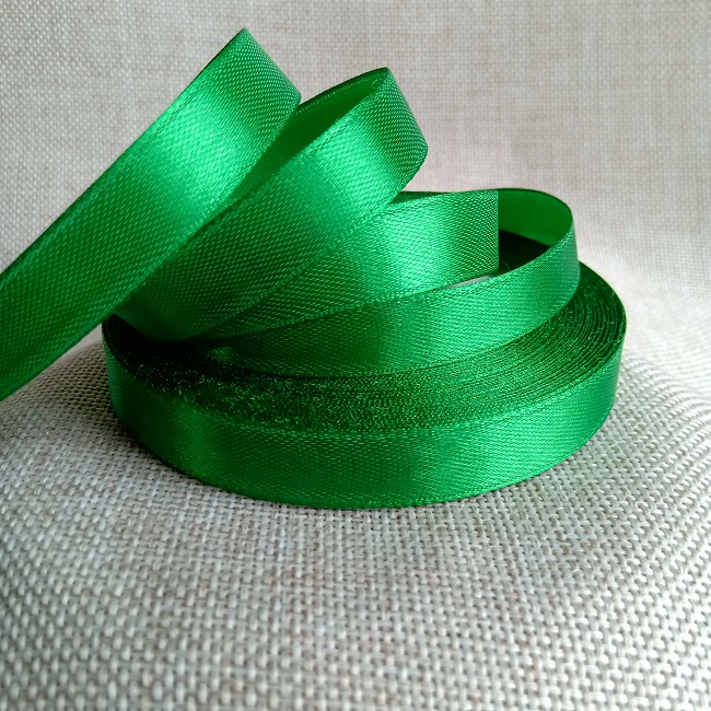 Атласная лента 12 мм., зеленый.