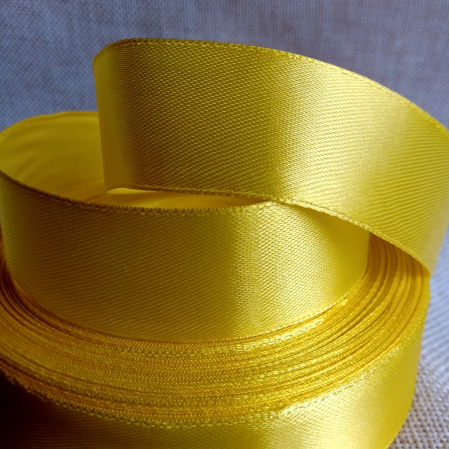 Атласная лента 25 мм., желтый.