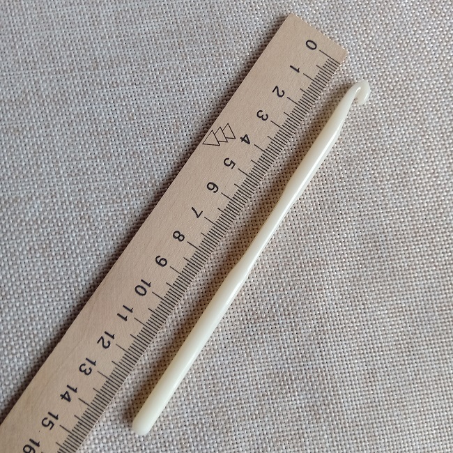 Гачок для вязання PONIY пластмас., 6 мм. (14 см.)