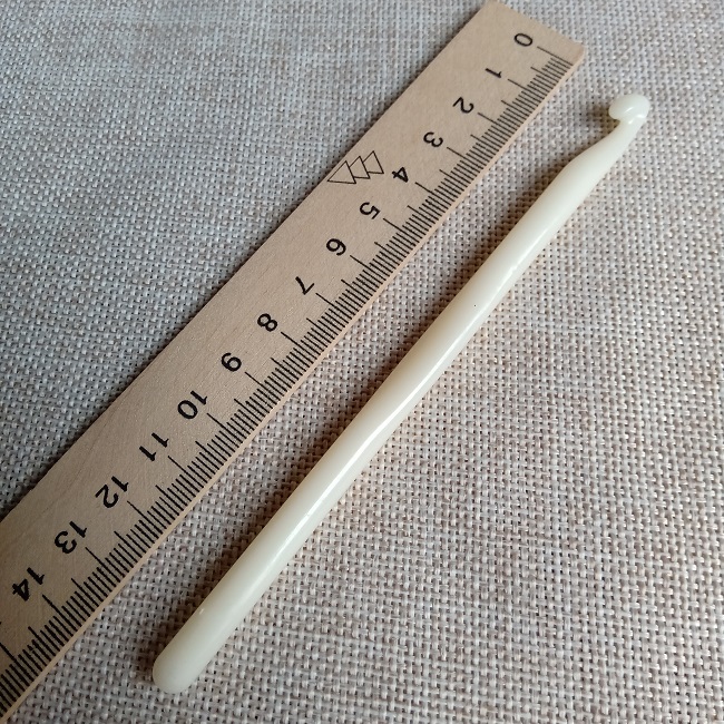 Гачок для вязання PONIY пластмас., 7 мм. (14 см.)