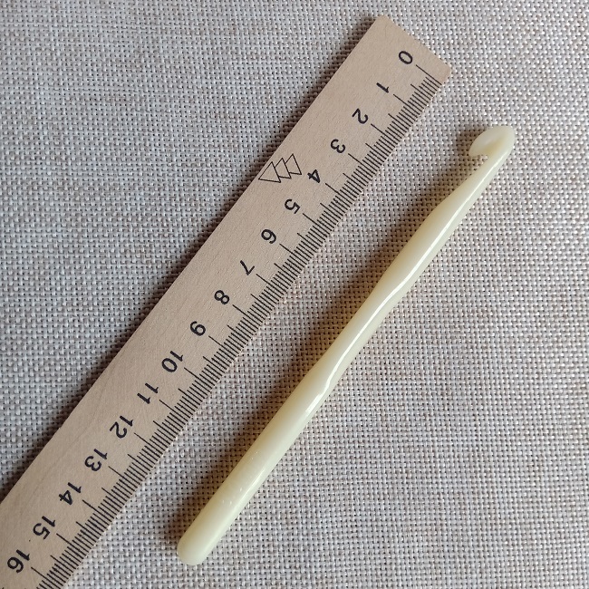 Гачок для вязання PONIY пластмас., 8 мм. (14 см.)