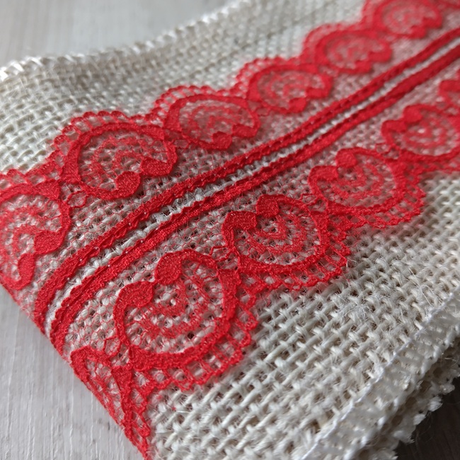 Стрічка з натуральної мішковини (джут), біла з  червоним мереживом 9 см, 1,9 метри