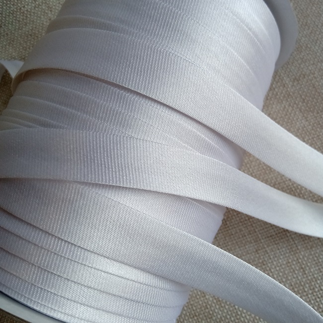 Коса бейка атлас, 15 мм, перлинно-біла (001-1)