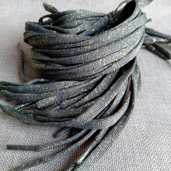 Шнурки плоскі з люрексом, 6 мм, 70 см., темно-сірі/золото.