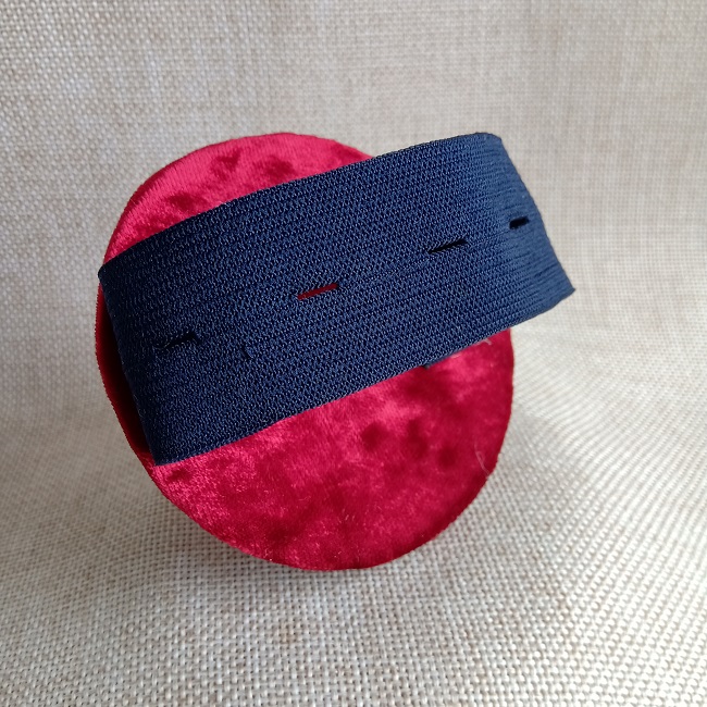 Ігольниця Капелюх на резинці (на руку), червоно-рожева, 80х45 мм. Ручна робота.