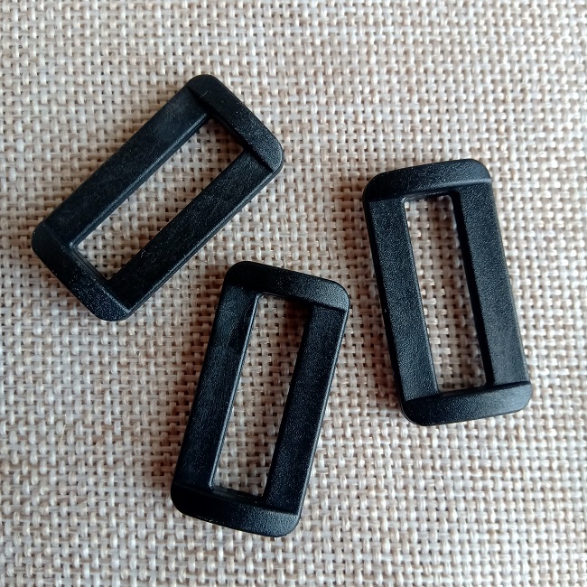 Перетяжка пластикова, однощілинна, 25 мм., чорний.