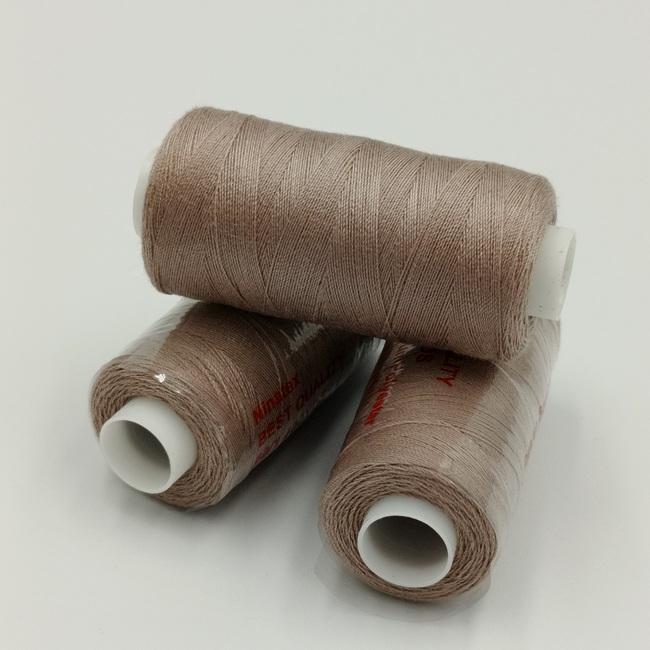 Нитка швейна Ninatex, 40/2 400 ярдів, бежевий, 118(1)