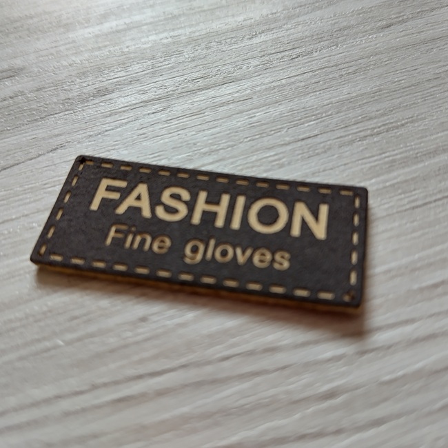 Лейба нашивка Fashion 40х17 мм
