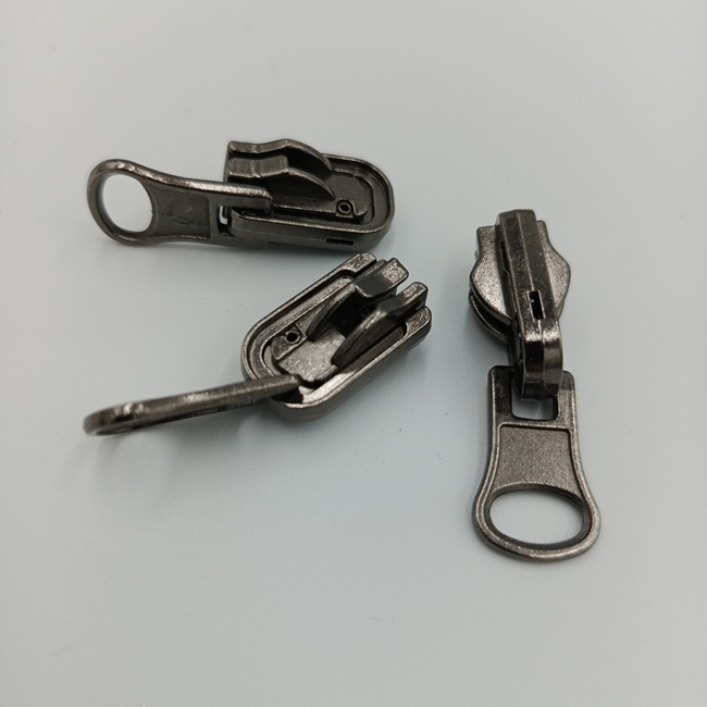 Перекидний бігунок на  спіральну блискавку, тип-8, без фіксатора, темний нікель