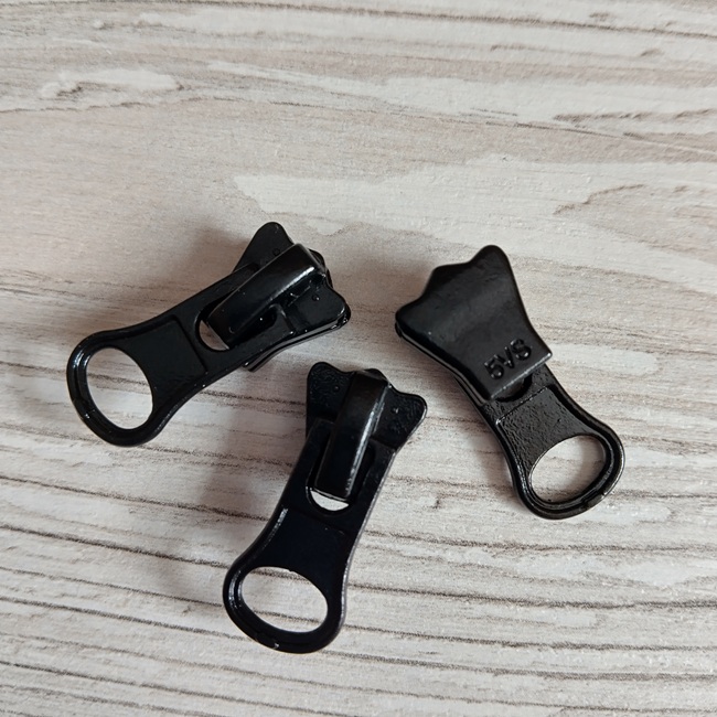 Бігунок трактор, тип-5, Велике вухо, з фіксатором, чорний*