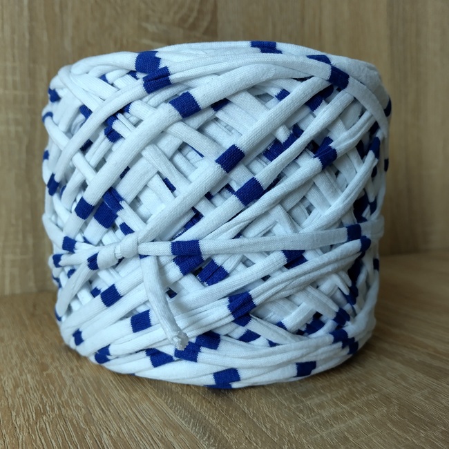 Трикотажна пряжа вторинна, біло-синя смужка, 5 мм., 100-120 м.