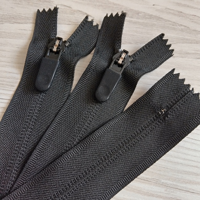 Блискавка потайна розємна Спорт, 18 см, тип-7, чорна ОСНОВА ТКАНИНА (580)