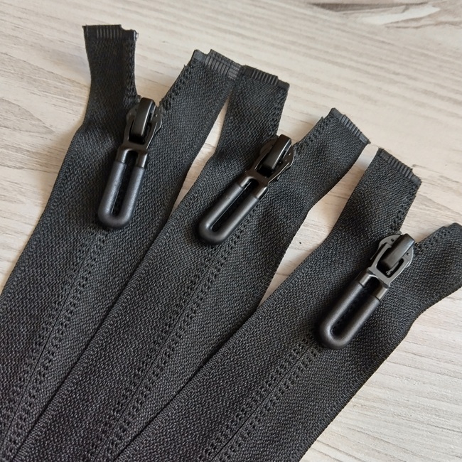 Блискавка потайна роз'ємна, 80 см, тип-7, чорна ОСНОВА ТКАНИНА (580)**