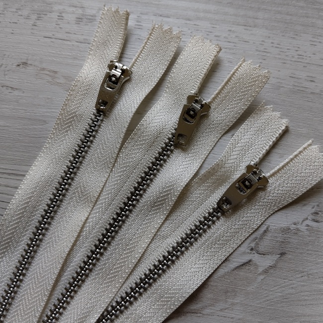 Блискавка металева Джинс, 18 см, тип-4,5  молочна, нікель-зуб (103)