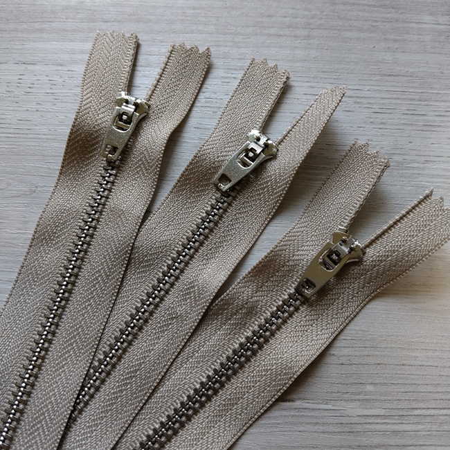 Блискавка металева Джинс, 18 см, тип-4,5  бежева, нікель-зуб (307)