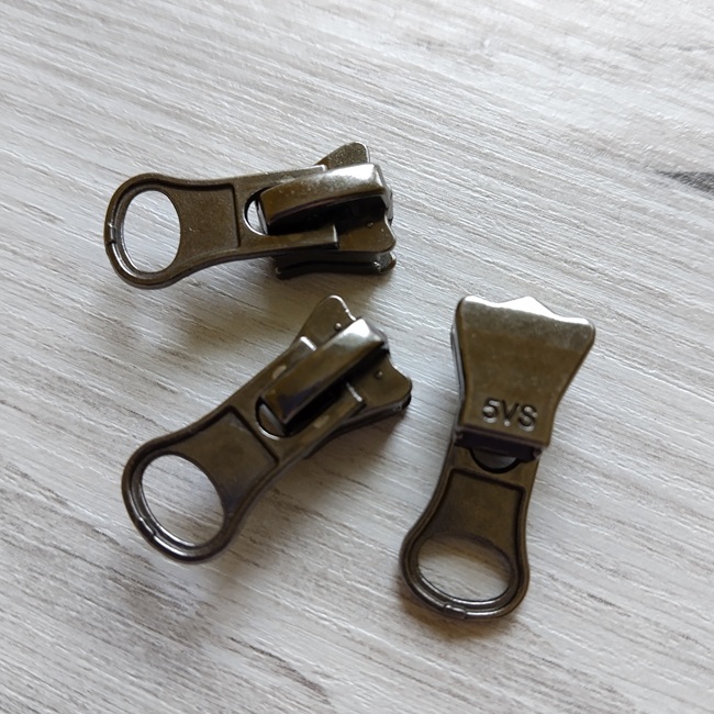 Бігунок трактор, тип-5, Велике вухо, з фіксатором, темний нікель**