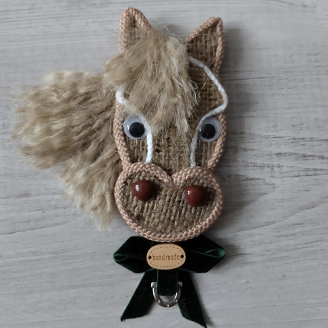 Сувенір Кінь на магніті, 15х9 см (016)