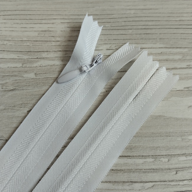 Блискавка потайна, 50 см., тип-3, білий ТКАНИННА ОСНОВА (501)