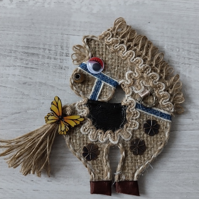 Сувенір Конячка на магніті, 10х12 см (320)