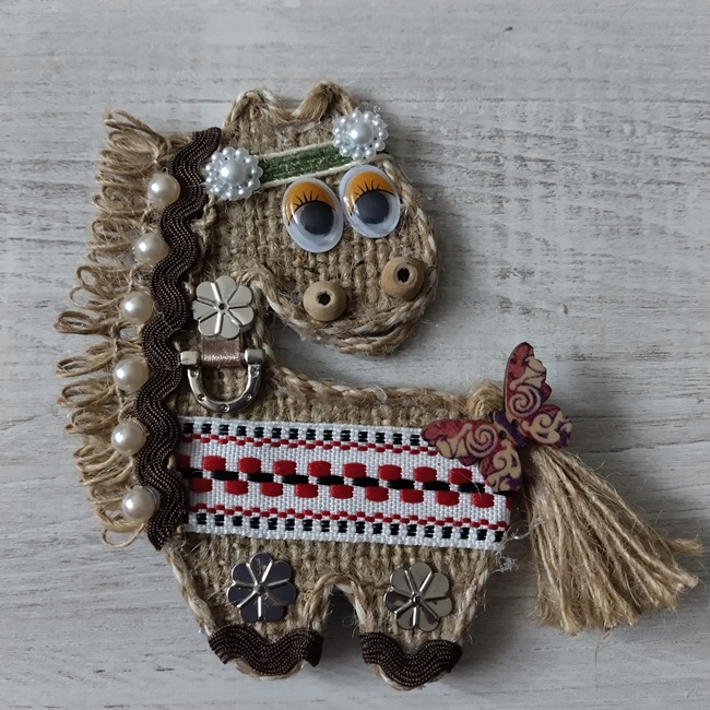 Сувенір Конячка на магніті, 10х10,5 см (330)