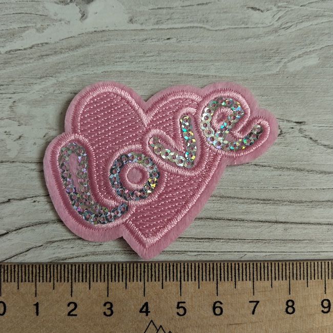 Нашивка клейова Серцерожеве  з пайєткою, 65х50 мм