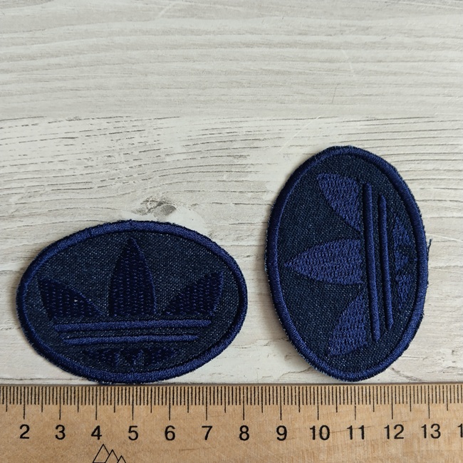 Нашивка клейова, чорна джинс з синім малюнком 63х45 мм