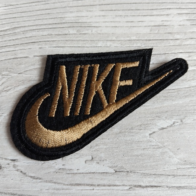 Нашивка клейова, чорна з сірим малюнком 75х38 мм