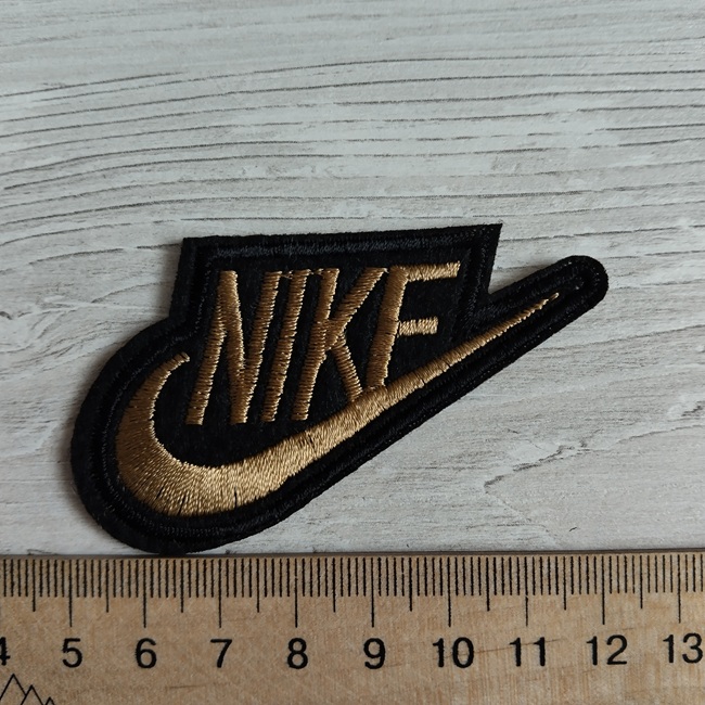 Нашивка клейова, чорна з сірим малюнком 75х38 мм