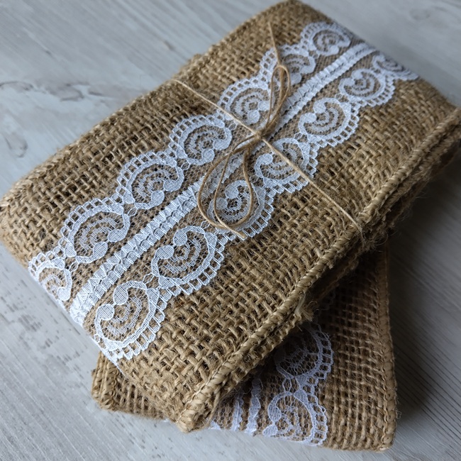 Стрічка з натуральної мішковини з мереживом по середині, 9 см, 2 метри (26)