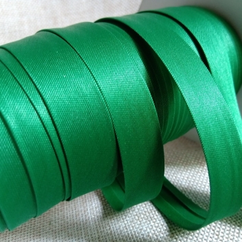 Косая бейка, атлас, 15 мм., зеленый. (061)