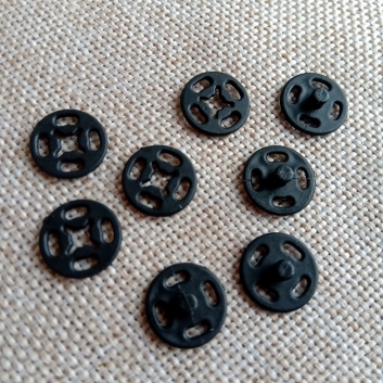 Кнопка пришивная, пластмассовая, 13 мм., черная (10 шт.)