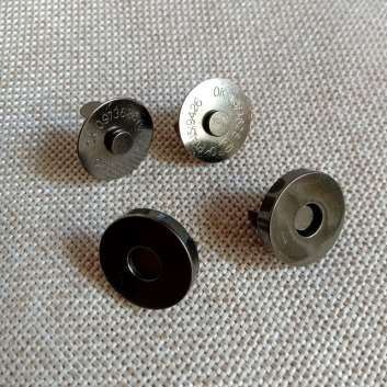 Кнопка-магнит, 18 мм., темный никель.