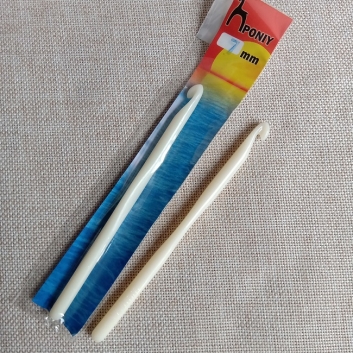 Крючок для вязания PONIY пластмас., 7 мм. (14 см.)