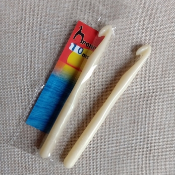 Крючок для вязания PONIY пластмас., 10 мм. (14 см.)