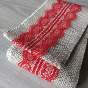 Стрічка з натуральної мішковини (джут), біла з  червоним мереживом 9 см, 1,9 метри