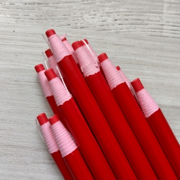 Крейда олівець з ниткою червоний.
