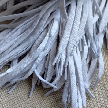 Шнурки плоскі бавовняні 7 мм, 120 см, білі.