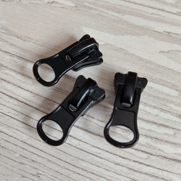 Бігунок трактор, тип-5, Велике вухо, з фіксатором, чорний*